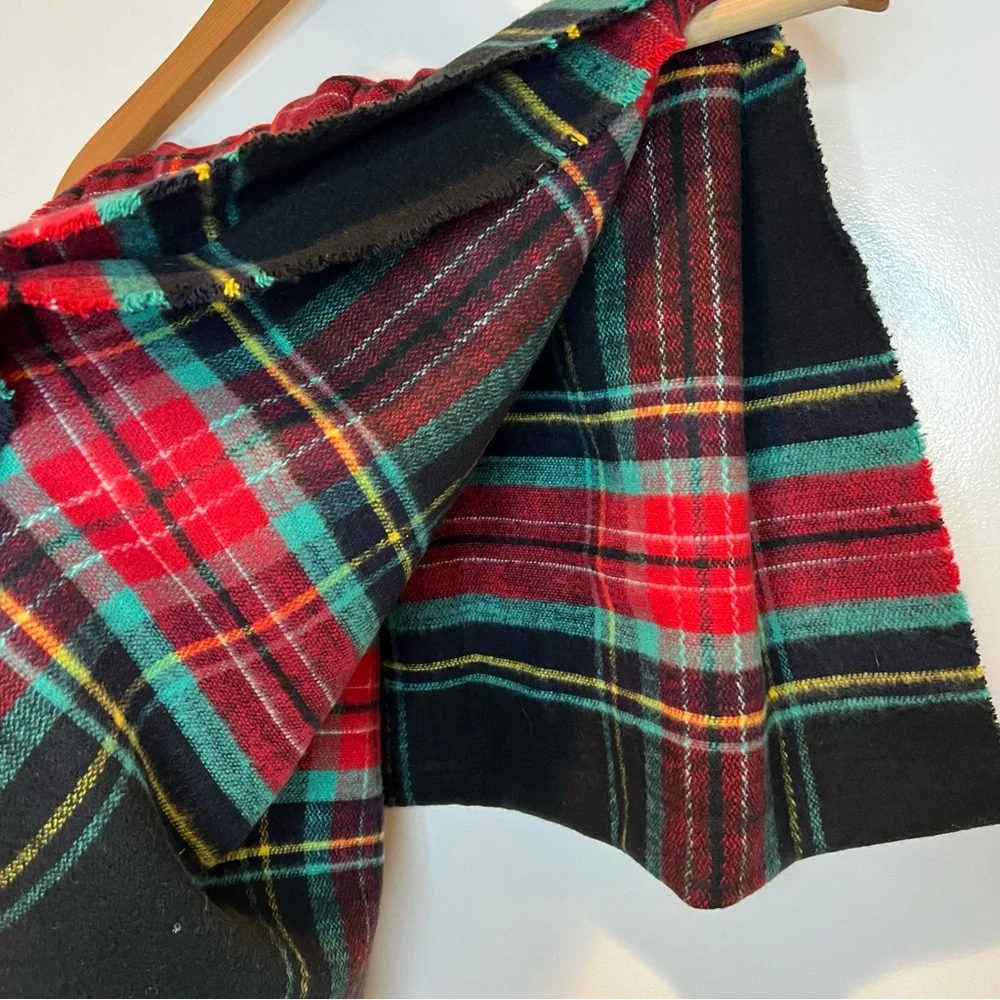 Abercrombie & Fitch Women Men Plaid Red Green Black Scarf BNWOT 23”W x 66”L